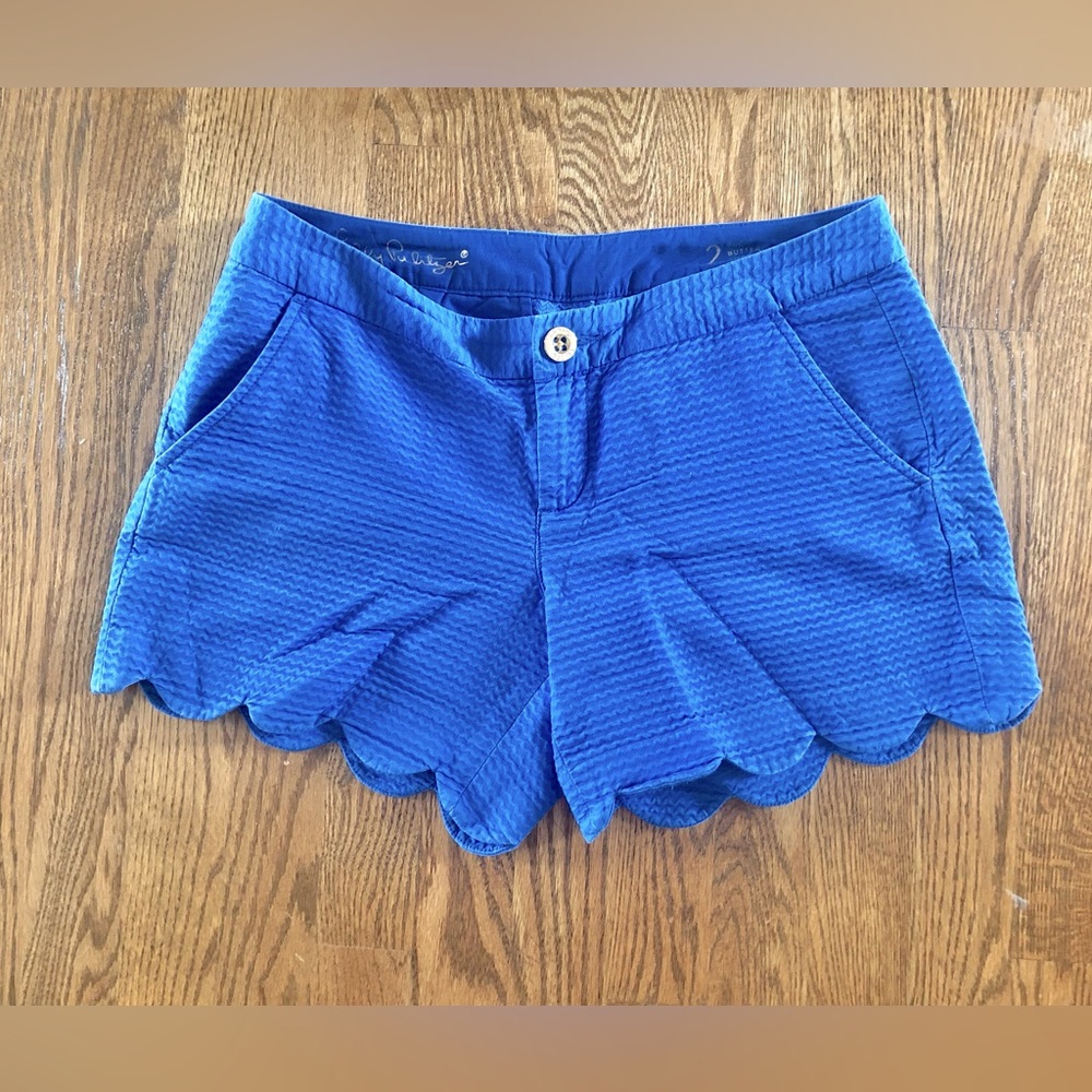 Beautiful royal blue Women’s size 2 buttercup hem Lilly Pulitzer shorts.